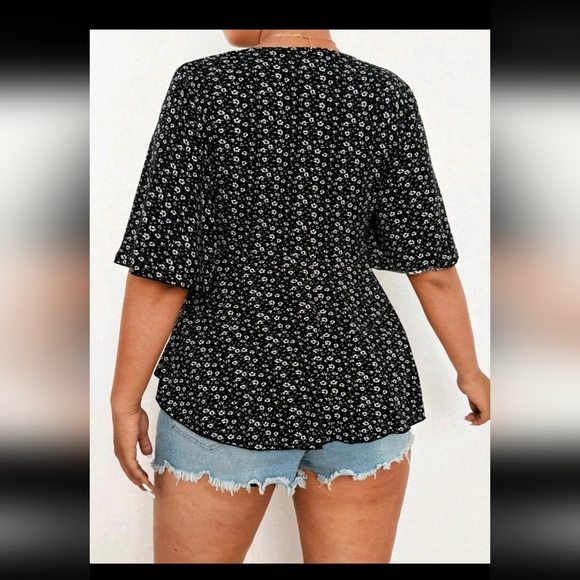 SHEIN - Black & White Floral Blouse- W Sz 2 XL - 16 - Picture 3 of 9